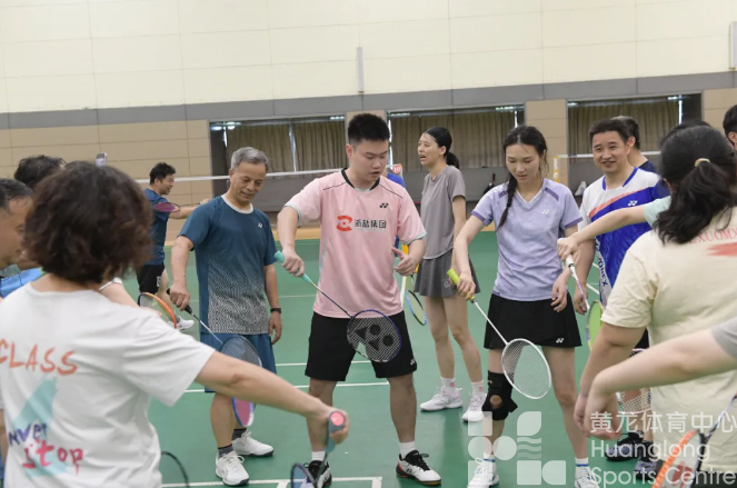 优秀运动员“六进”走近一线职工，将体育的活力与温度精准送达(图2)