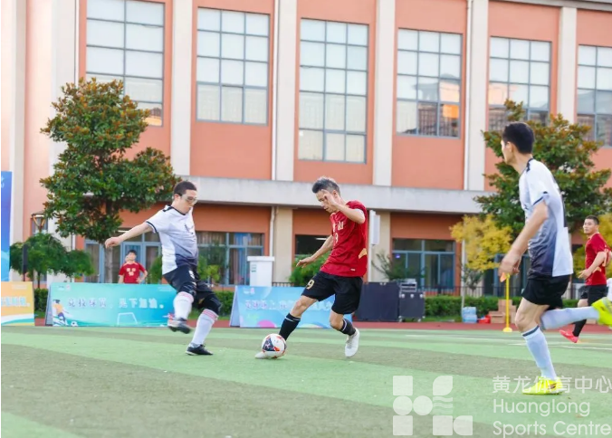 足球高质量发展⑲ | 奖品自家产，这场“盐超”不一般(图1)