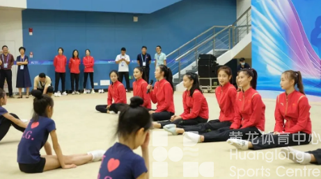 2025黄龙体育课，冠军免费手把手教！——艺术体操公益培训课来啦(图2)