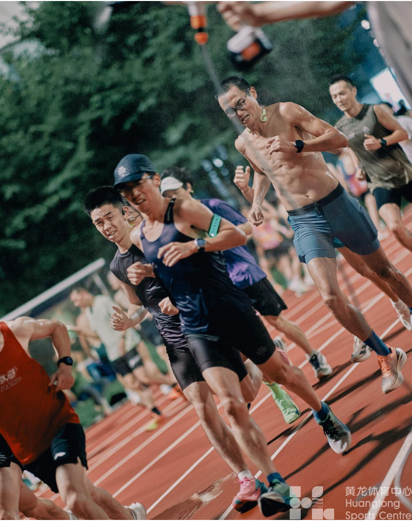 潮新闻——黄龙室外田径场夜跑人气爆棚, 跑友:热度堪比“跑步胜地”上海卢湾体育场(图1) 潮新闻——黄龙室外田径场夜跑人气爆棚, 跑友:热度堪比“跑步胜地”上海卢湾体育场(图1)