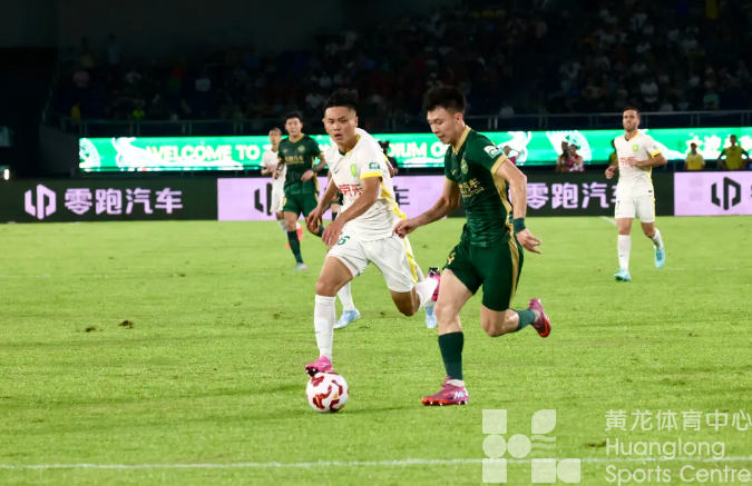 体坛报——中超 | 黄龙上演“双绿会”，十人绿城惜败国安(图1)