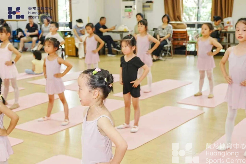 潮新闻——福利 | 在浙江绿城队主场开启梦想，黄龙体育课免费足球培训报名开启(图1)