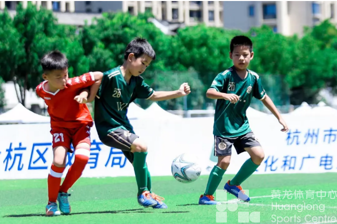 足球高质量发展㉘ | 杭州临平崇贤一小打造“蔓延足球”体系,每位学生入学时,都会收到学校送的足球(图4) 足球高质量发展㉘ | 杭州临平崇贤一小打造“蔓延足球”体系,每位学生入学时,都会收到学校送的足球(图4)