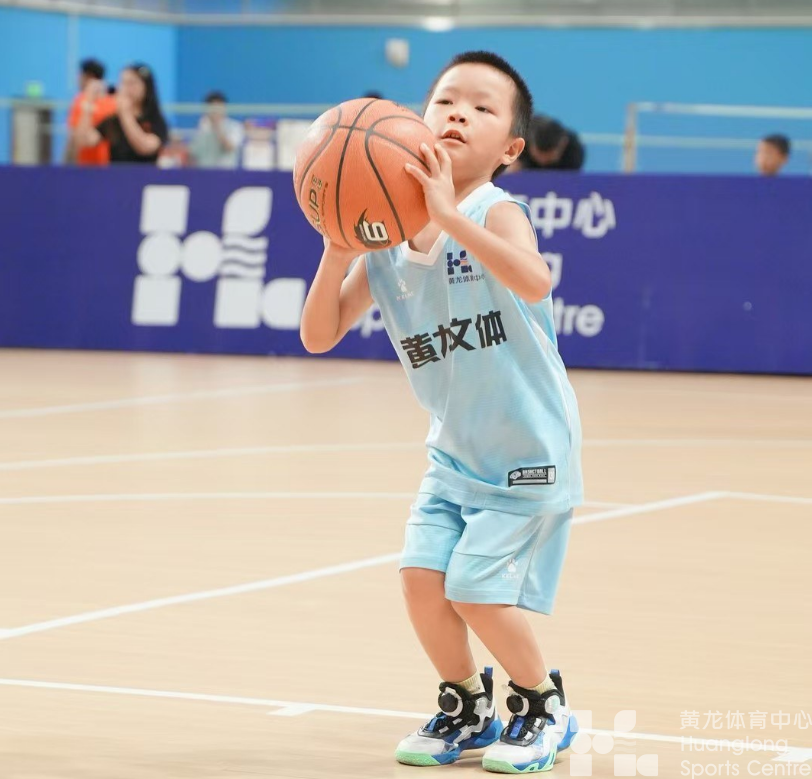 潮新闻——我和爸爸一起上场！2025黄龙公开赛亲子篮球赛创新开赛(图1)