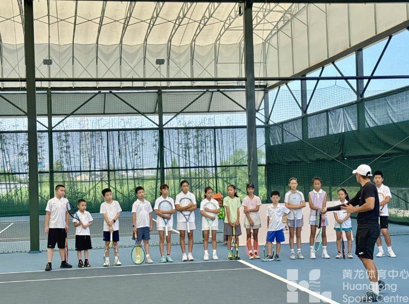 潮新闻——挖掘网球新星，浙江黄龙网球俱乐部启动2025年青少年网球后备人才训练营(图1)