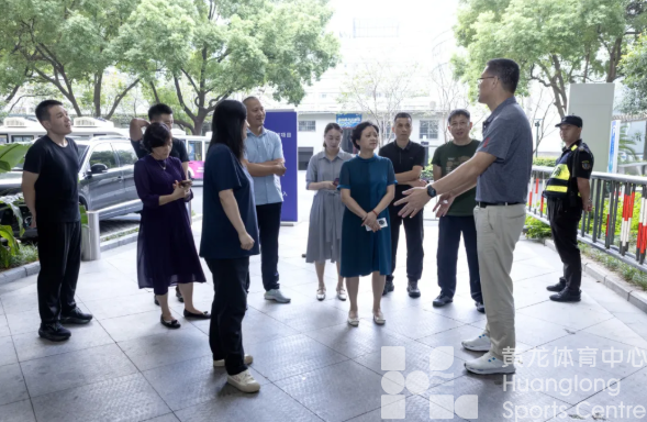 筑牢安全防线护航平安双节——黄龙体育中心开展国庆、中秋节前安全大检查(图1)