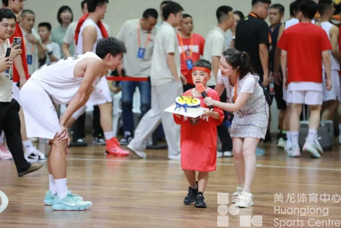 “浙BA”的温情瞬间，看完心里暖暖的(图1)