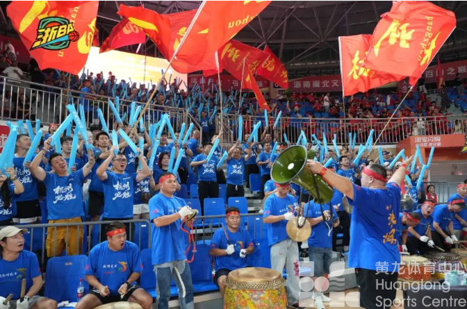 “浙BA”的温情瞬间，看完心里暖暖的(图3)