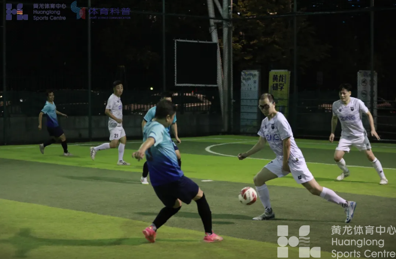 潮新闻——击剑足球棒球羽毛球，一个周末，四项群众赛事在黄龙体育中心同时上演(图2)