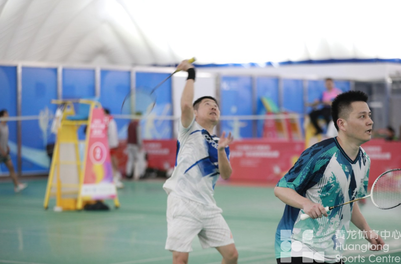 潮新闻——击剑足球棒球羽毛球，一个周末，四项群众赛事在黄龙体育中心同时上演(图3)
