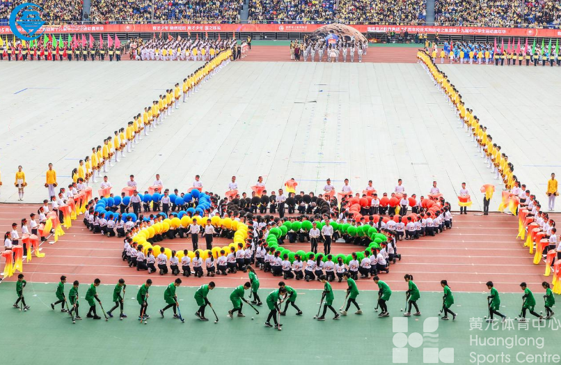 潮新闻——3.8万人齐聚黄龙，单个节目就有900人表演，连盒饭都是标准化制作！今天不少家长被震撼到了(图3)