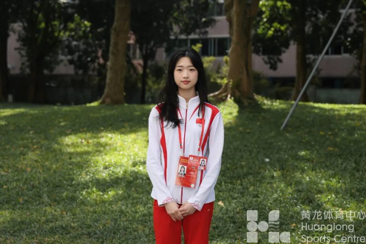 黄雨婷代表全国体育系统先进个人上台发言，接受采访时感言：“先进”二字，不止于体育赛场(图2)