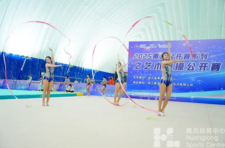 钱江晚报——你的微笑像春天的风！杭州这场比赛，裁判不忙打分就忙夸选手(图1)