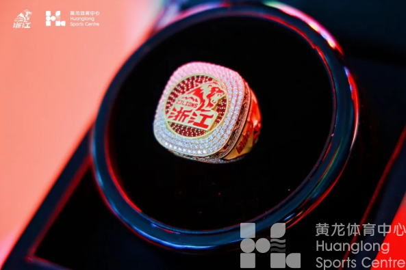 明晚，黄龙也加入“戴戒体育馆俱乐部了”！(图2)