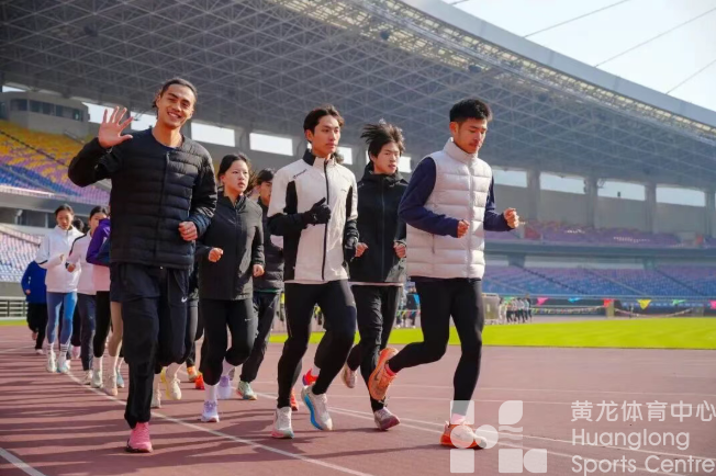 西湖半程马拉松|形象大使官宣,新年和他一起奔跑(图1) 西湖半程马拉松|形象大使官宣,新年和他一起奔跑(图1)