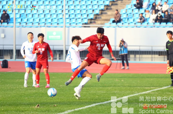 范志毅开球、47岁老将登场，“浙”两地的城市足球联赛让现场观众大呼过瘾(图1)