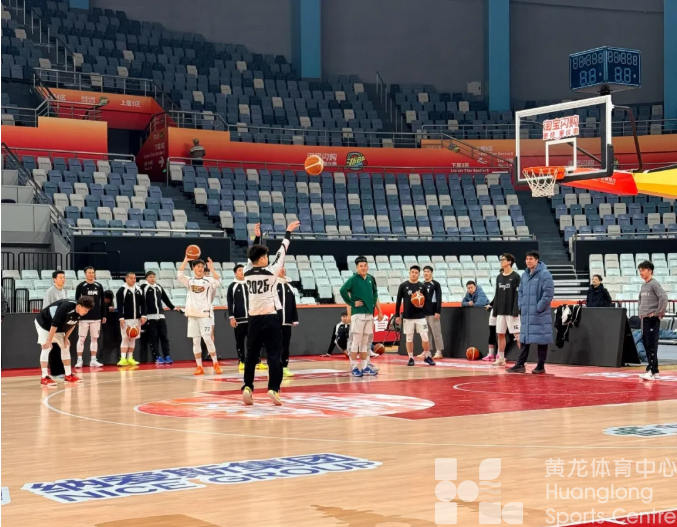 体坛报——浙BA总决赛 | 杭州队、丽水队在黄龙体育中心“踩场”，教练球员展望G3；附两队取胜关键分析(图2)
