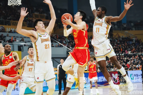 黄龙新春·马上祝福｜马年怎么用马送祝福，广厦球员打烊了(图1)