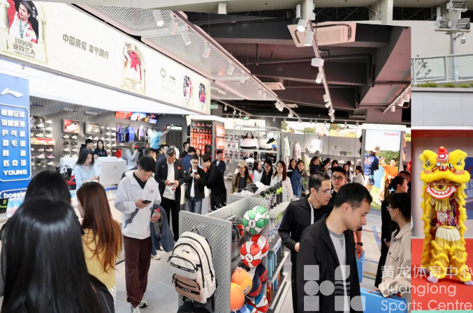 李宁亲临，全国首店开业！黄龙体育商圈品牌力+1(图1)
